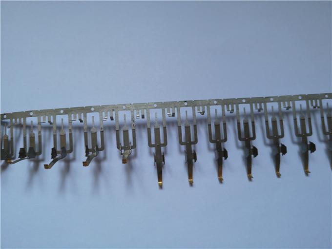 Das Neusilber-Verbindungs-Metall, welches die Teile, elektronischen Leiter ziehend stempelt, zerrt die Teil-Verarbeitung 0