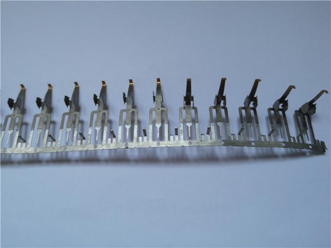 Das Neusilber-Verbindungs-Metall, welches die Teile, elektronischen Leiter ziehend stempelt, zerrt die Teil-Verarbeitung 1