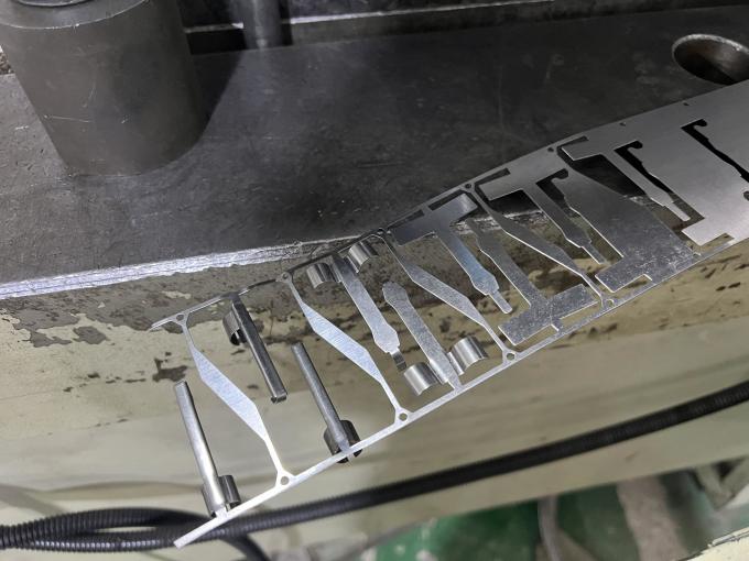 Zuhause kontinuierliche Druckschrapnell OEM kundenspezifische Kupfer Eisen Aluminiumbleche Metallverarbeitung Metallstempel 2