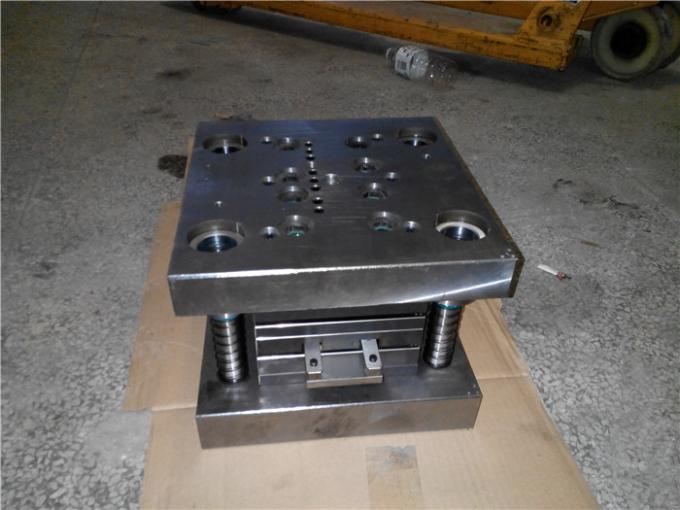 Progressives Stahlmetallstempelnde Würfel/Werkzeug/Form-Präzisions-Hardware-Zusätze 2