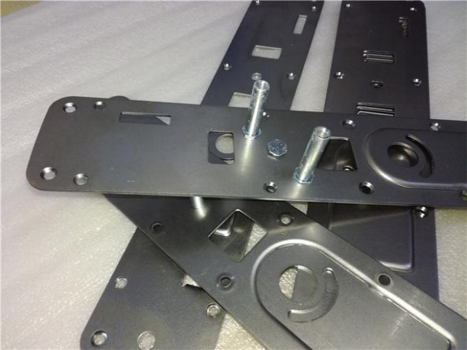 Asphaltieren Sie das Stempeln von den Materialien/von progressivem Metall, die starke Türschloss-Stahl-Teile stempeln 1